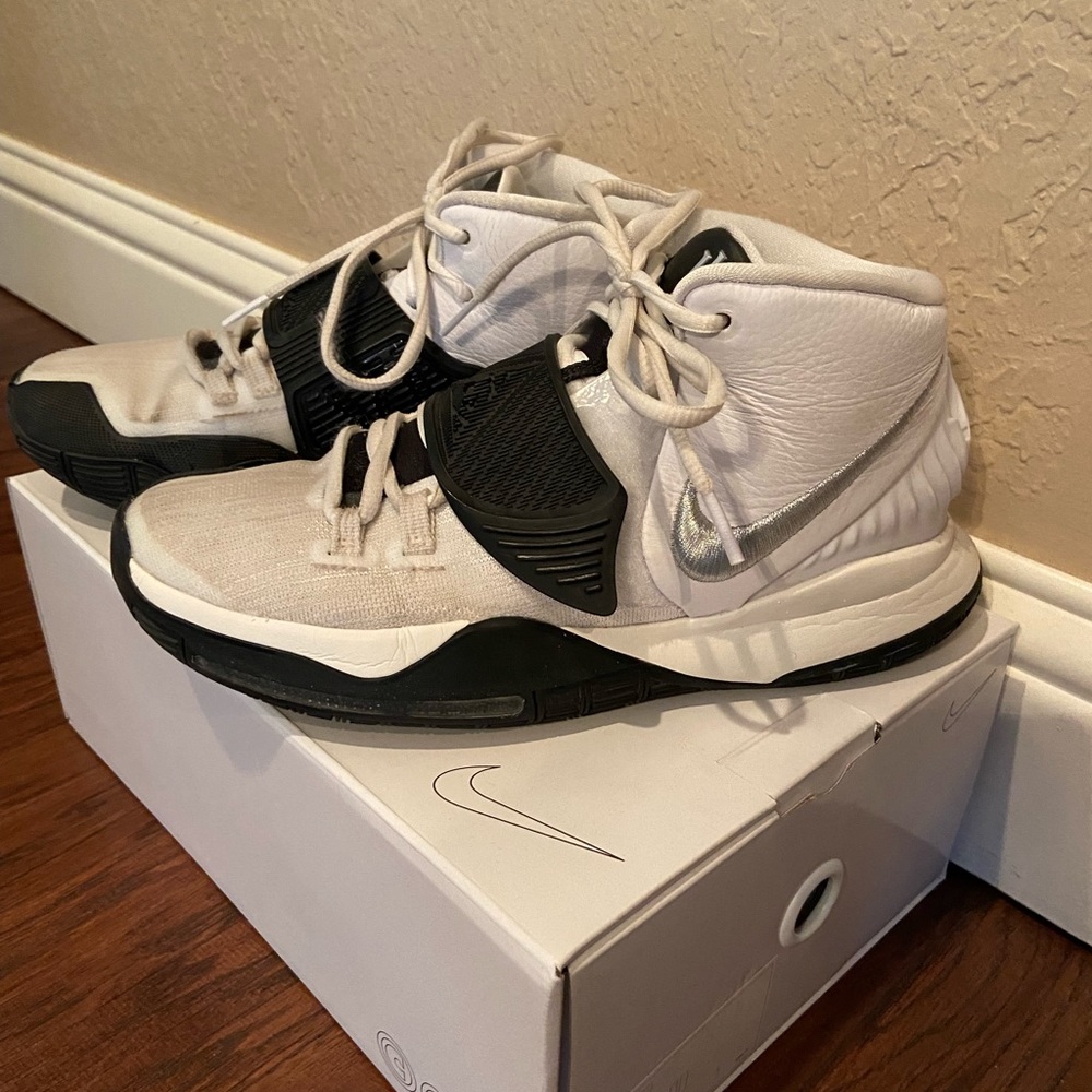 Nike Kyrie Men’s Basketball Shoes